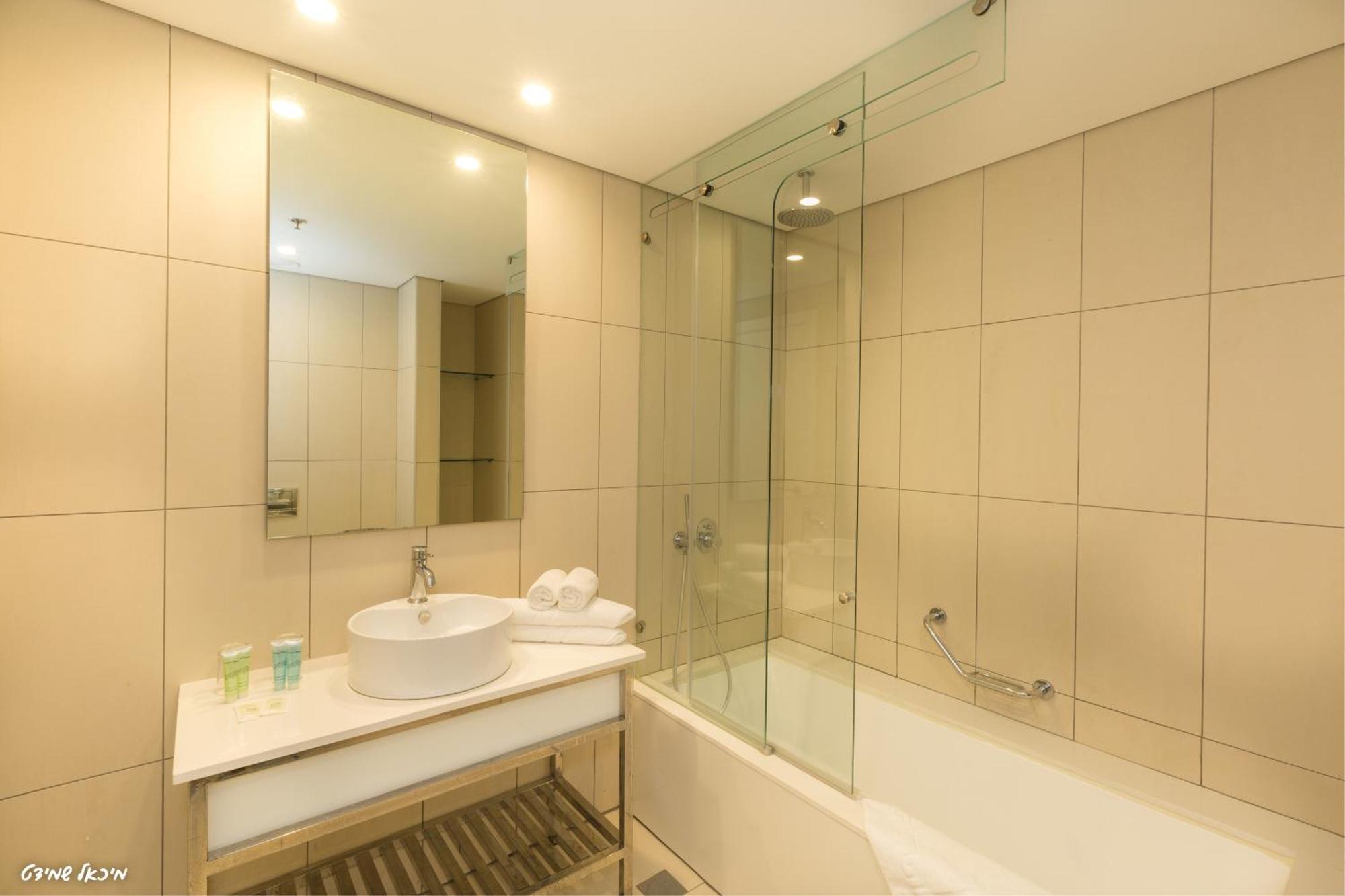 Olive Arena Boutique&Business Hotel-By Ran Hotels Nahariya Ruang foto
